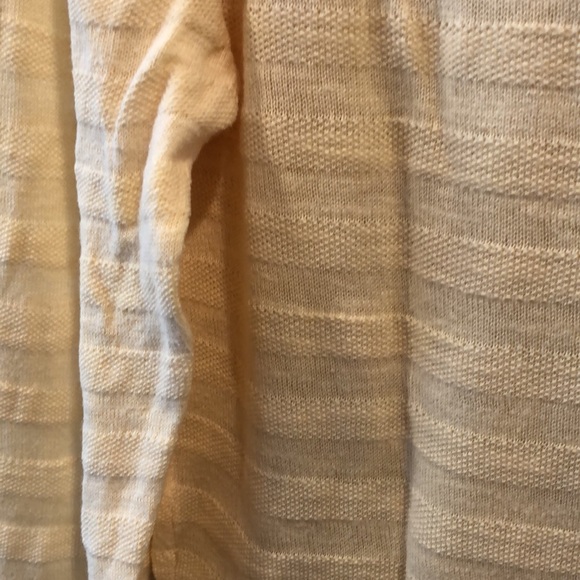 Pale yellow long sleeve top. - Picture 3 of 5